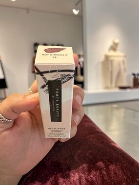 Fenty Beauty Gloss Bomb Universal Lip Luminizer — Hot Chocolit (05)